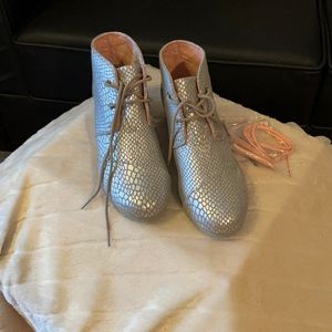Silver Toms, size 5.5 US